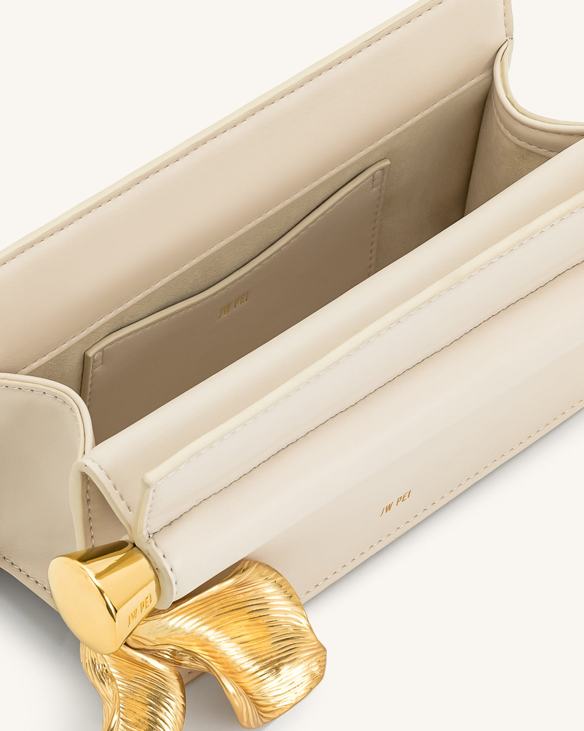 JWPE - Holly Metal Pendant Embellished Clutch - White